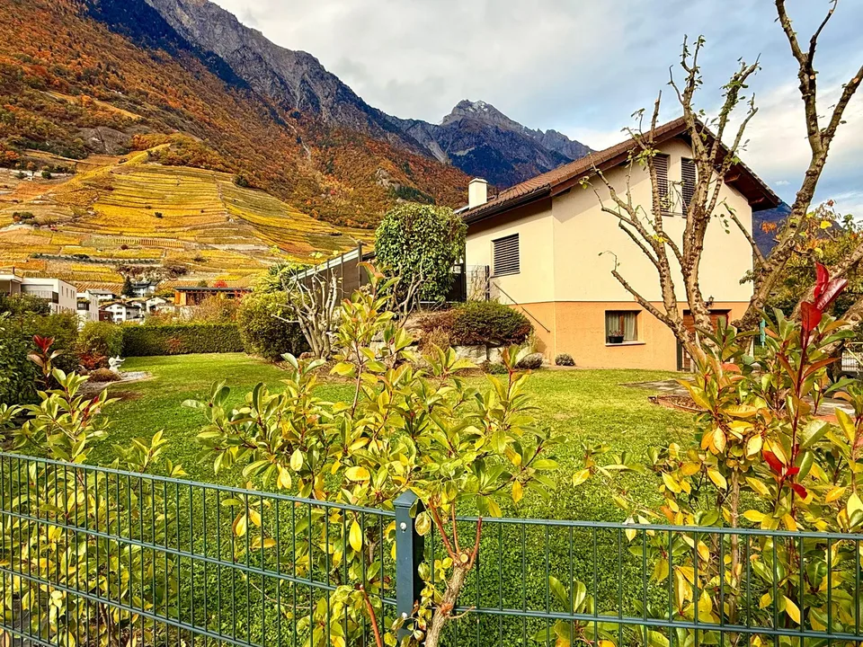MAGNIFIQUE VILLA rénovée avec terrain à FULLY