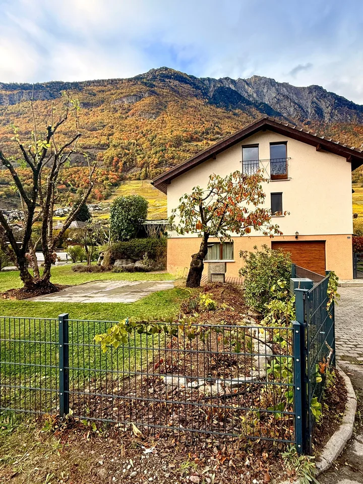 MAGNIFICA VILLA ristrutturata con terreno a FULLY