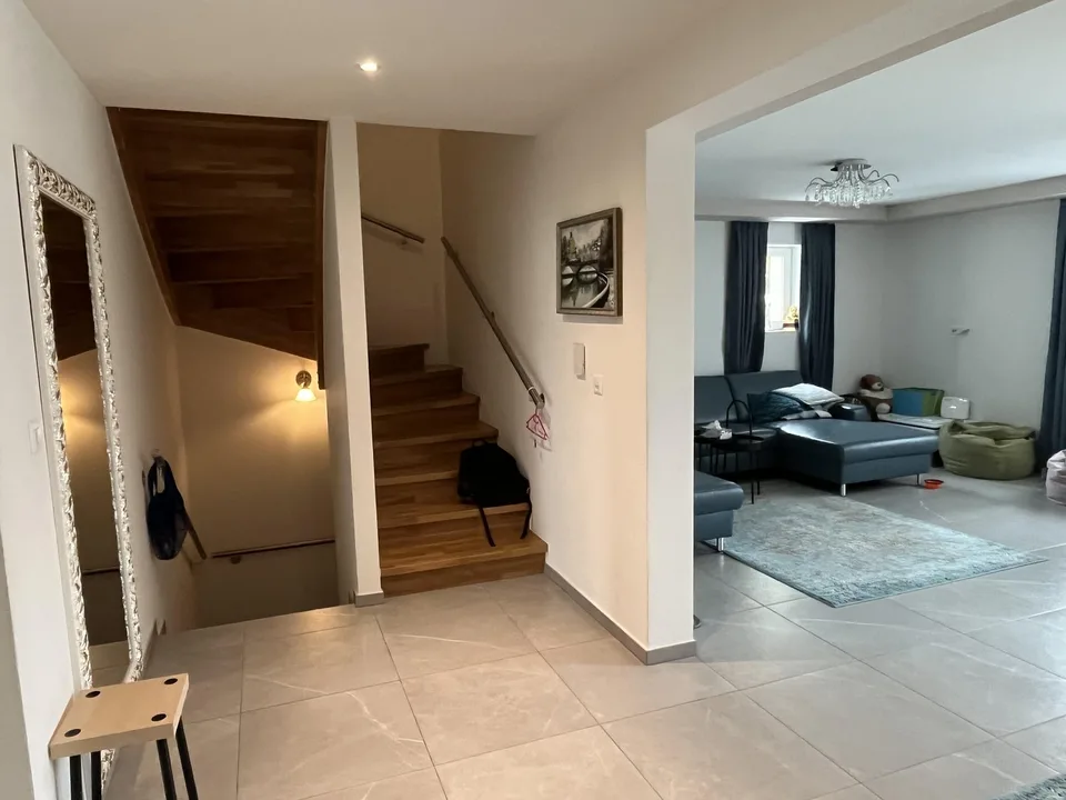 Exklusives Einfamilienhaus mit Einliegerwohnung an ruhiger Hanglange. – Foto 13 von 30
