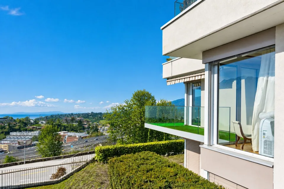 Wohnung mit 5.5 Zimmern und Seeblick sowie privatem Sauna