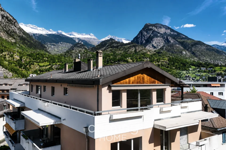 Attikawohnung in Brig-Glis - 5.5 Zimmer, Panorama-Bergsicht und Blick auf das Stockalperschloss