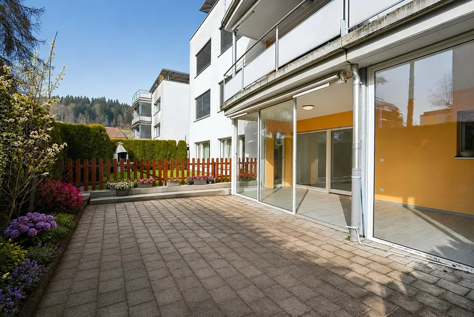 Sans barrieres : appartement de jardin 5,5 pièces avec véranda, place assise et pelouse – photo 9 sur 9