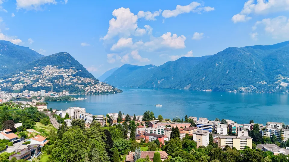 Villa di Prestigio con Splendido Parco vicino al centro di Lugano