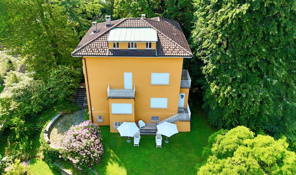 Villa di Prestigio con Splendido Parco vicino al centro di Lugano