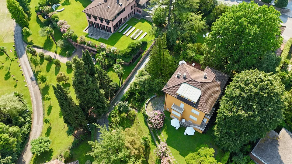 Villa di Prestigio con Splendido Parco vicino al centro di Lugano