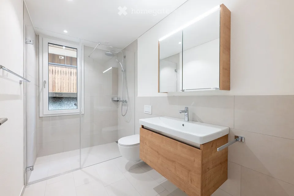Moderne 5.5 Zimmer Eigentumswohnung mit grossem Sitzplatz