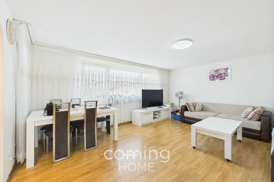 Familiare e curato - appartamento di 3,5 locali con garage in zona tranquilla a Reinach BL