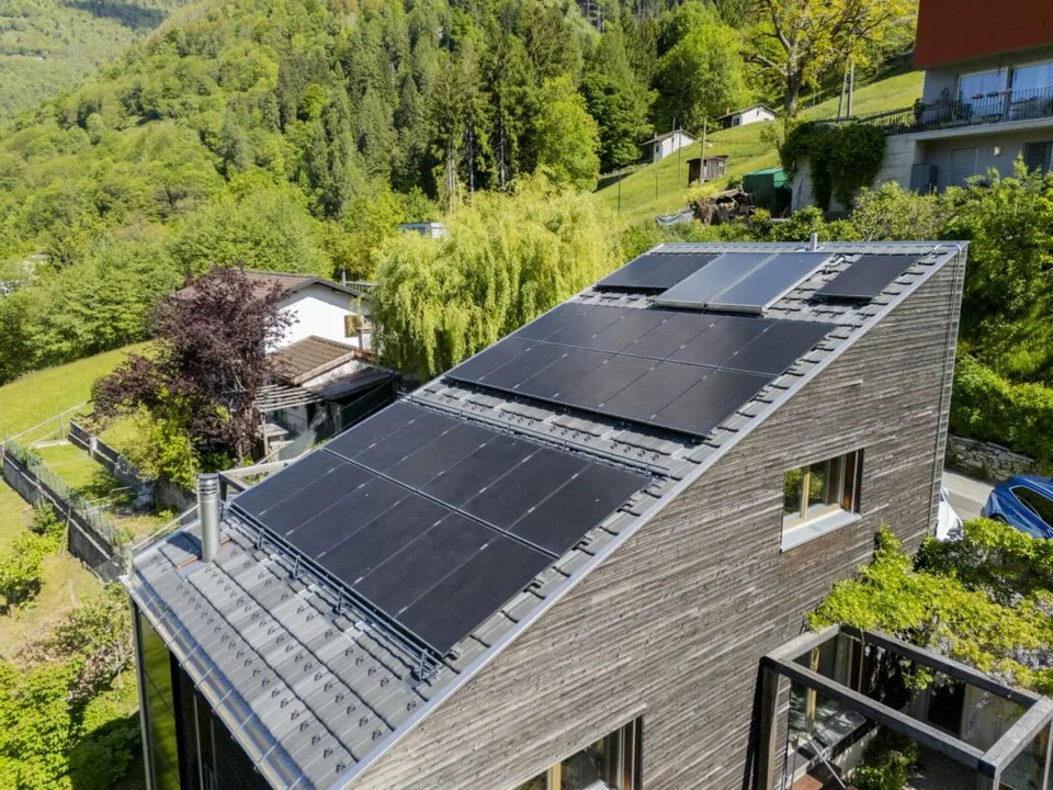 Villa im Designstil, umgeben von Grün mit atemberaubendem Blick