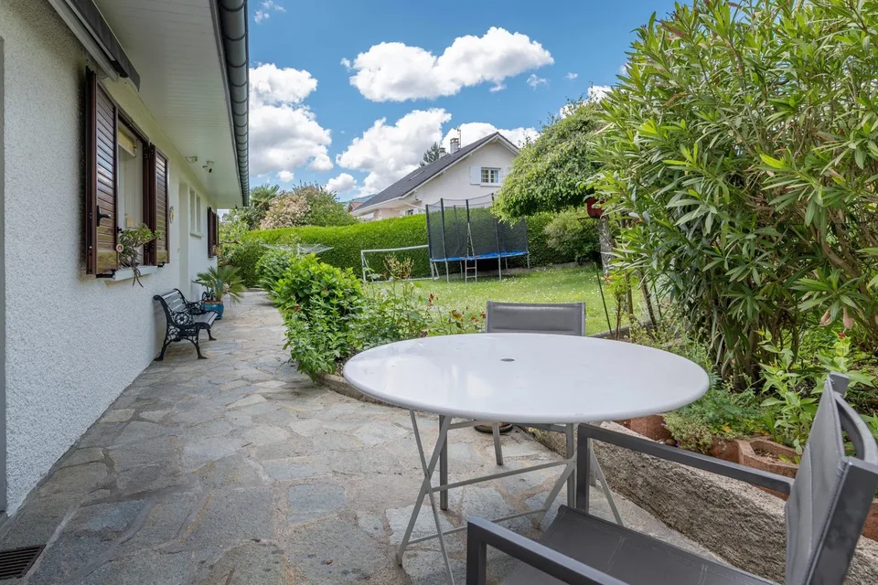 Bella villa familiare di 152 m² a Challex con piscina
