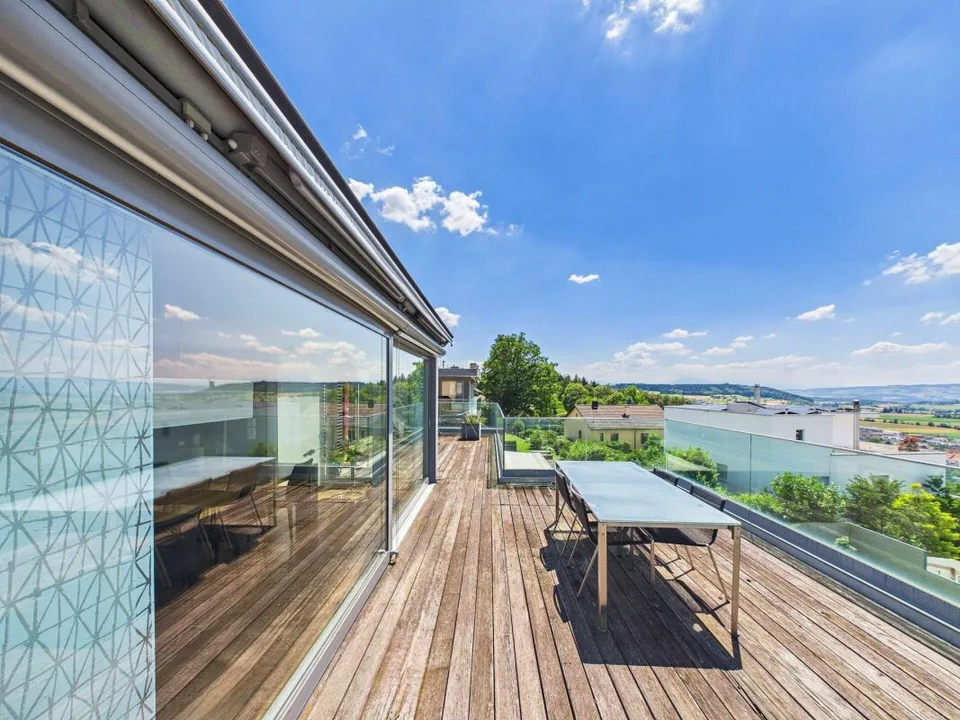 Appartamento maisonnette esclusivo di 6,5 locali con panorama alpino e terrazza soleggiata di 75 m²