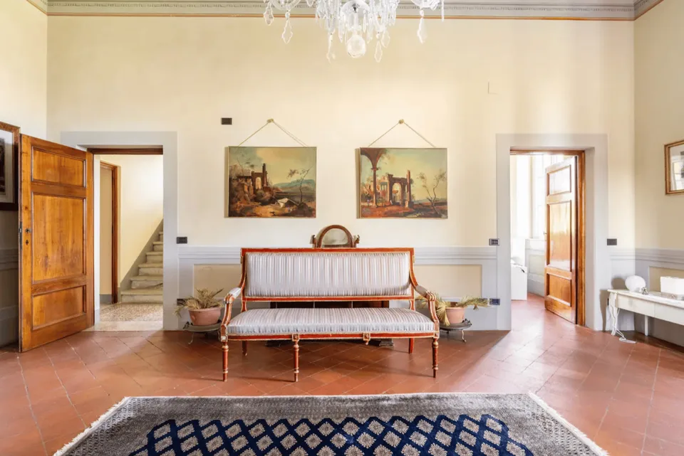 TOSCANA – Villa storica in zona collinare a 4 km da Lucca + terreno 3,3 ettari uliveto e vigneto – foto 16 di 18