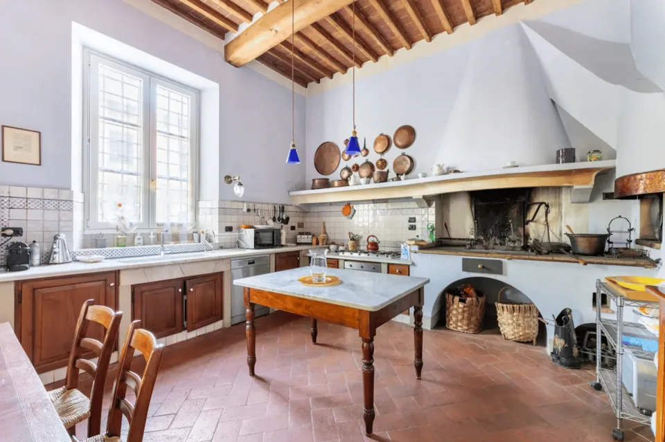 TOSCANA – Villa storica in zona collinare a 4 km da Lucca + terreno 3,3 ettari uliveto e vigneto – foto 7 di 18