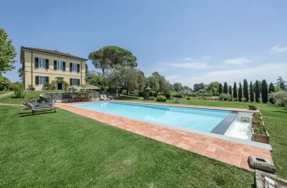 TOSCANA – Villa storica in zona collinare a 4 km da Lucca + terreno 3,3 ettari uliveto e vigneto – foto 17 di 18