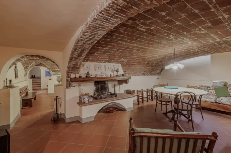 TOSCANA – Villa storica in zona collinare a 4 km da Lucca + terreno 3,3 ettari uliveto e vigneto – foto 13 di 18