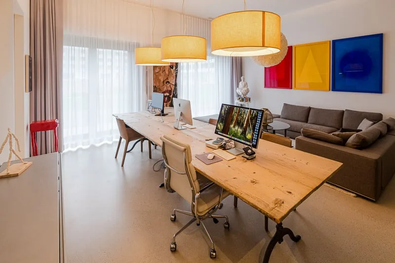 Studio polyvalent avec aménagement intérieur de haute qualité