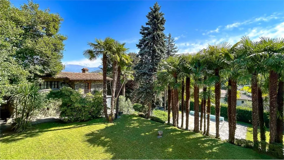 VILLA INDIPENDENTE CON PISCINA E DEPANDANCE