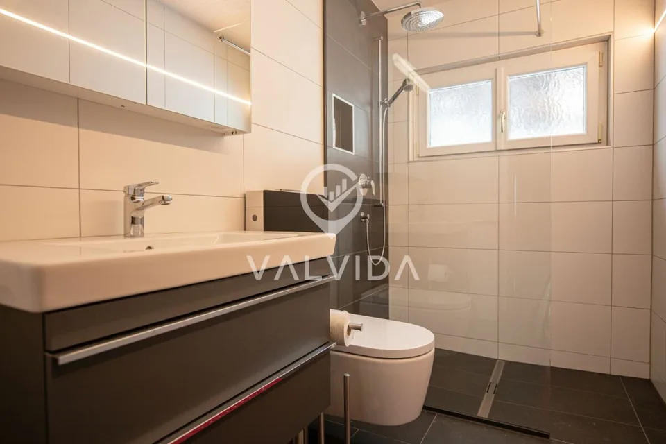 Invest and profit - renovated 4.5-room apartment with garage and existing rental agreement
