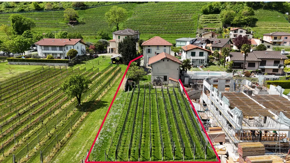 RANCATE- CASA BIFAMILIARE CON STALLA, AMPIO TERRENO EDIFICABILE