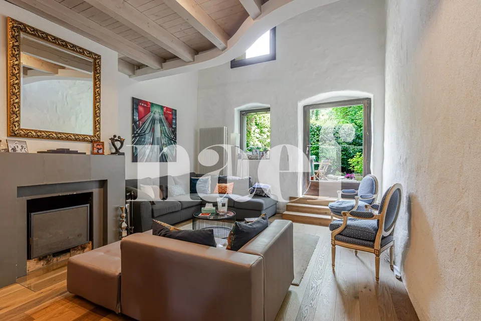 EXKLUSIVITÄT - Elegantes Townhouse renoviert im Herzen von Troinex