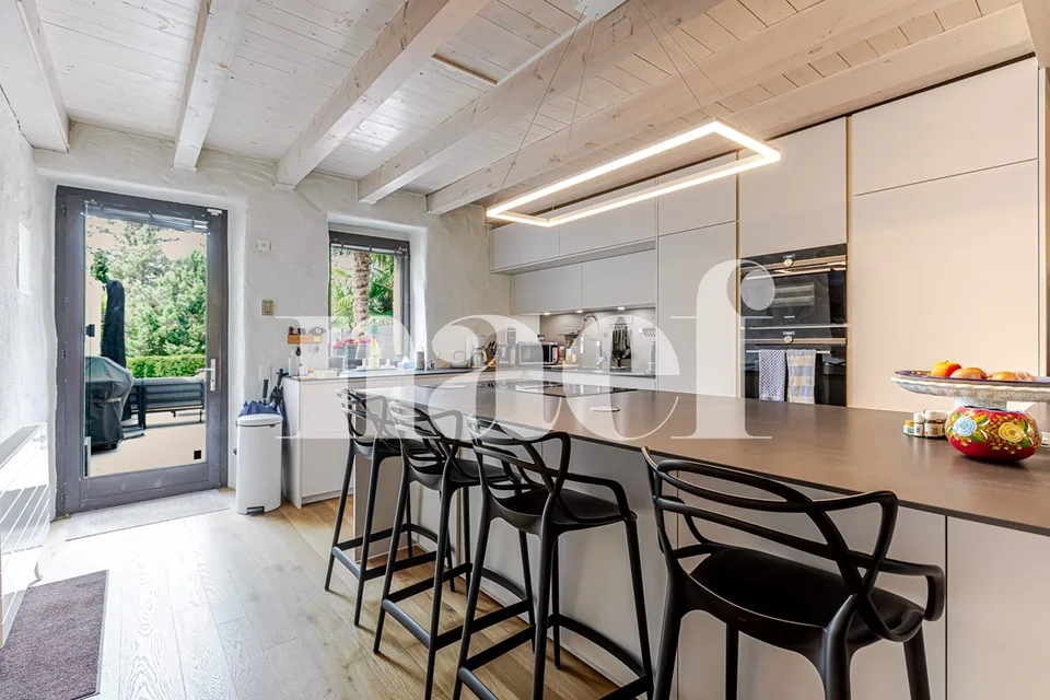 EXKLUSIVITÄT - Elegantes Townhouse renoviert im Herzen von Troinex