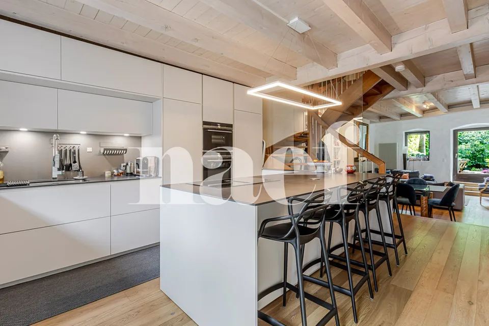 EXKLUSIVITÄT - Elegantes Townhouse renoviert im Herzen von Troinex