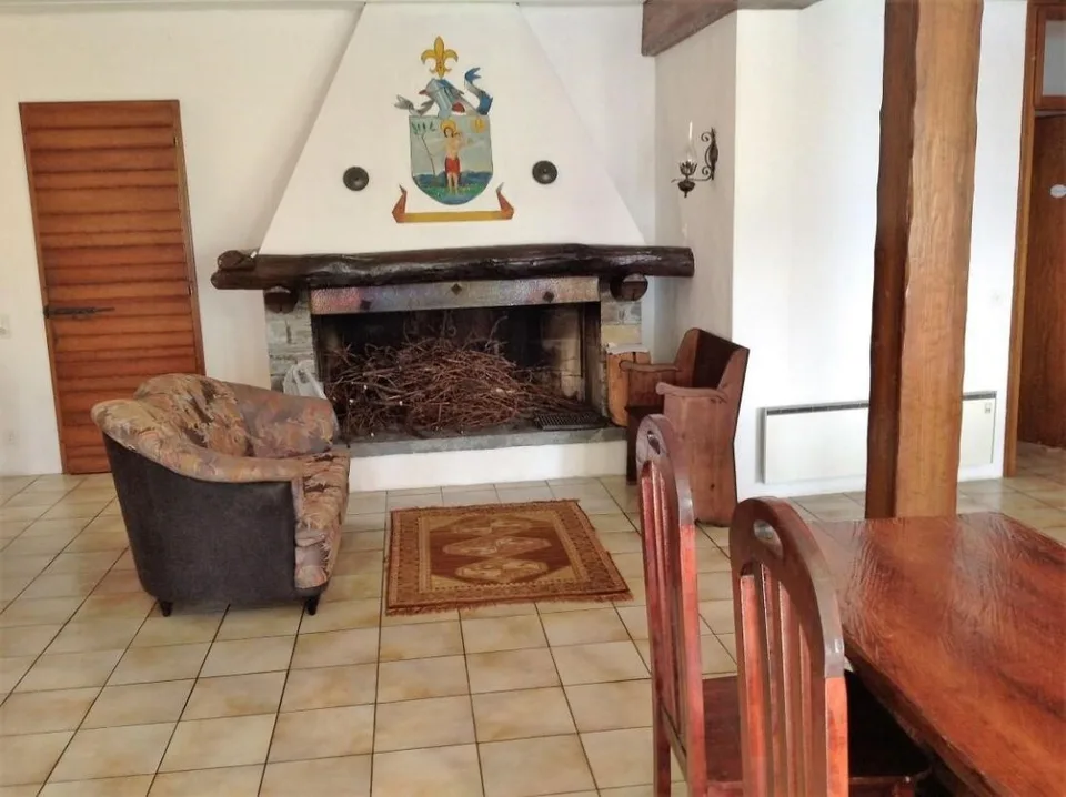 Grand appartement studio, avec terrasse, 1 place de parking et belle vue sur le lac