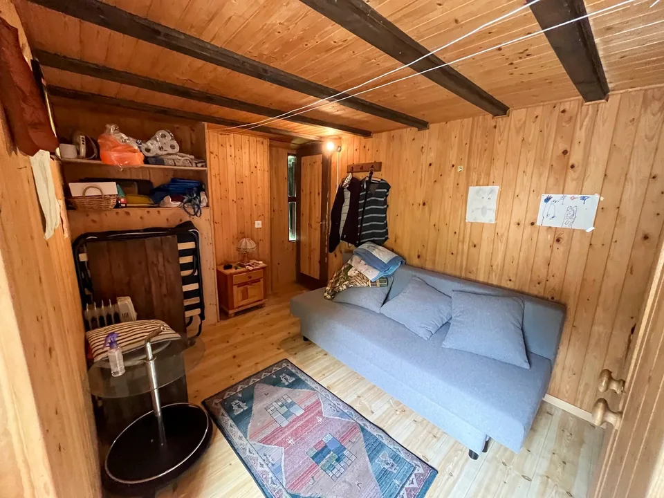 Maisons rustiques originales immergées dans le vert – photo 14 sur 14