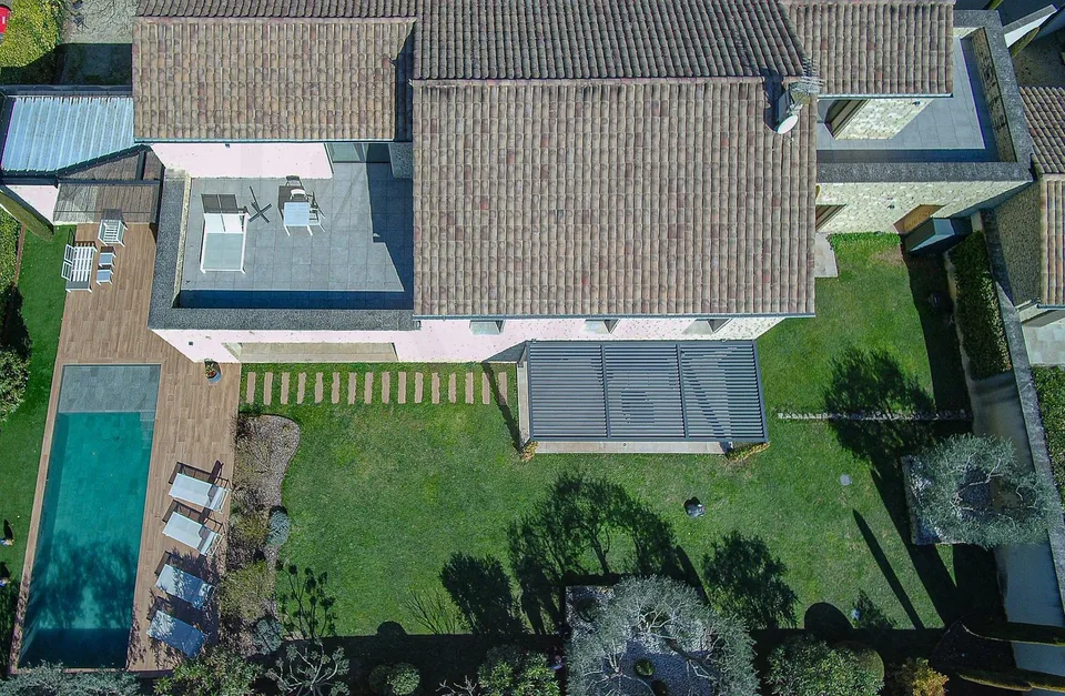 MAGNIFIQUE PROPRIÉTÉ CONTEMPORAINE AVEC PISCINE CHAUFFÉE – photo 13 sur 13
