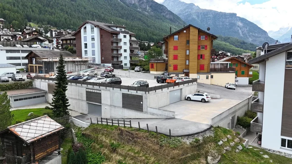 Premium-Parking im Dorfzentrum von Grächen