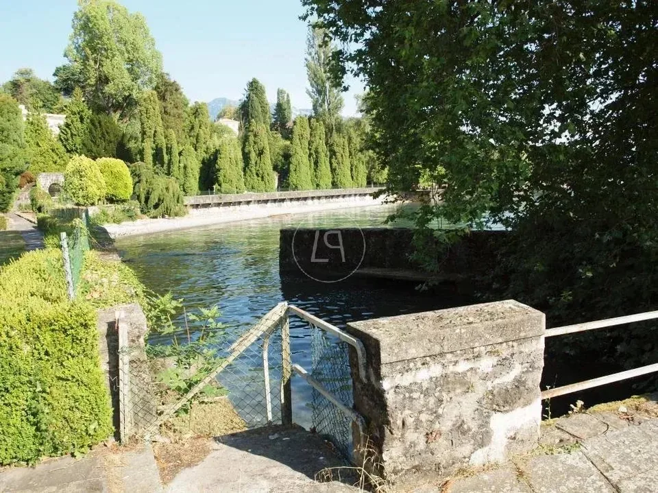 Proprietà eccezionale a picco sull'acqua vicino a Montreux