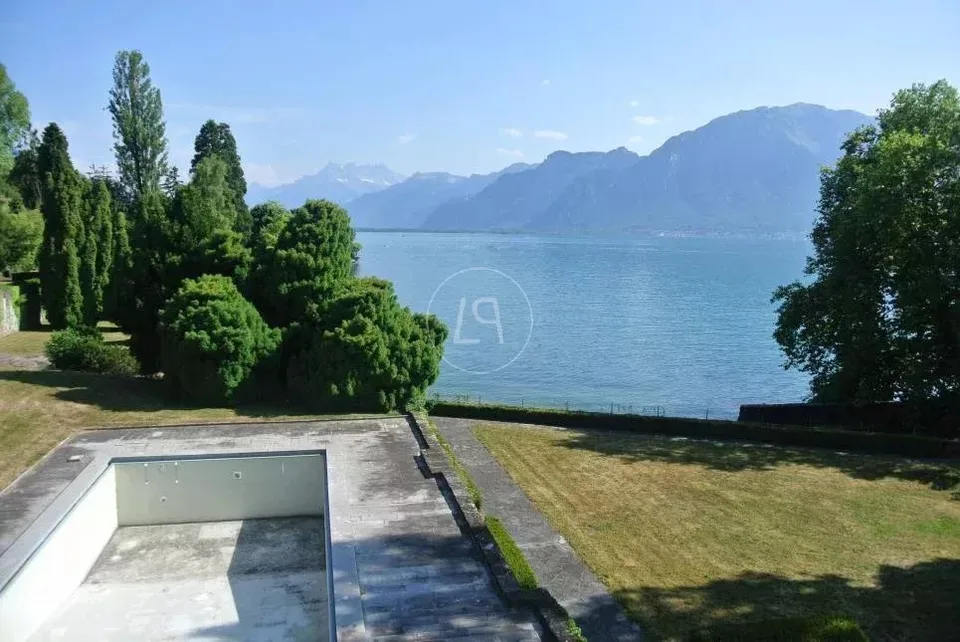 Proprietà eccezionale a picco sull'acqua vicino a Montreux