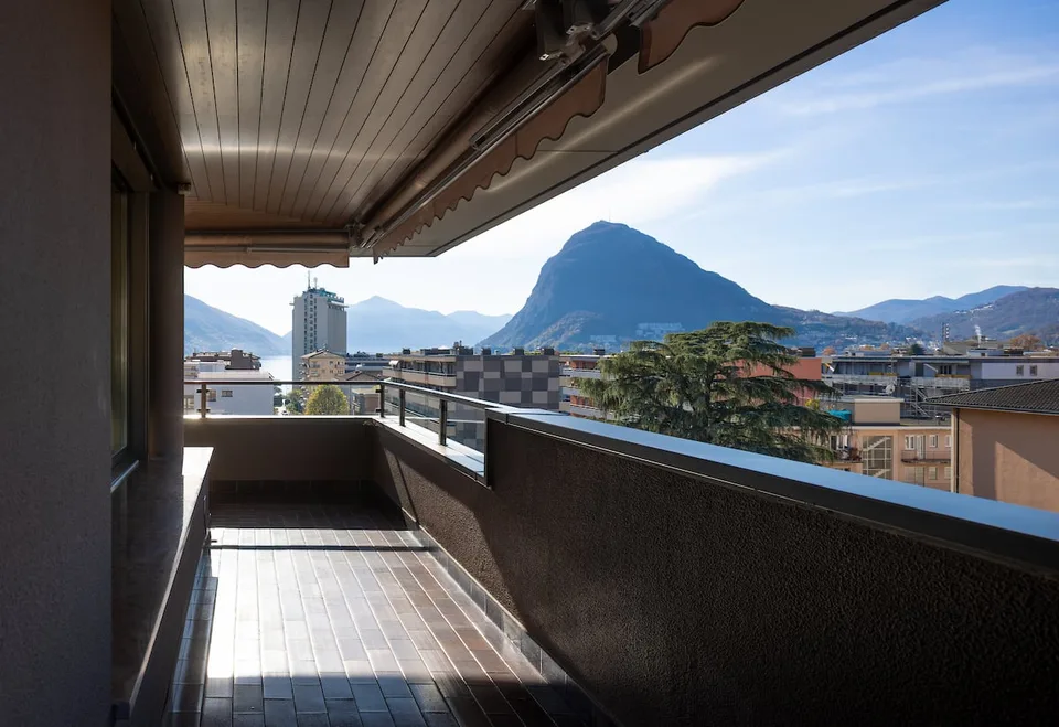 Elegantes Dachgeschoß mit teilweisem Blick auf den Luganer See – Foto 6 von 13