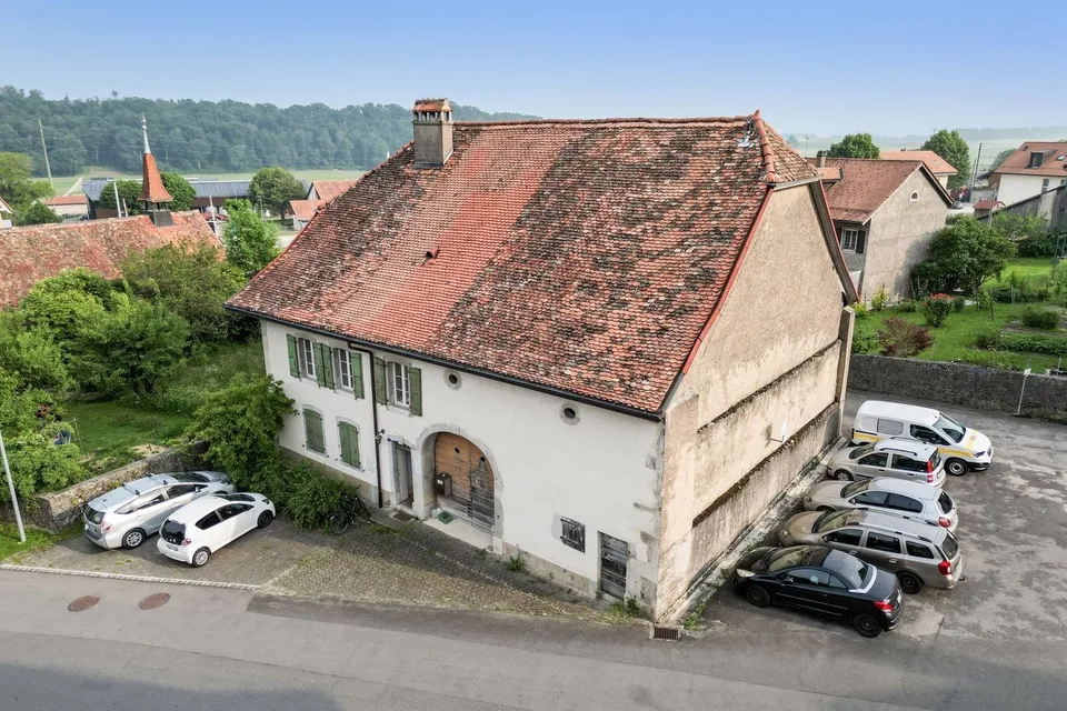 Ensemble immobilier à rénover au coeur de Baulmes, 2'934 m