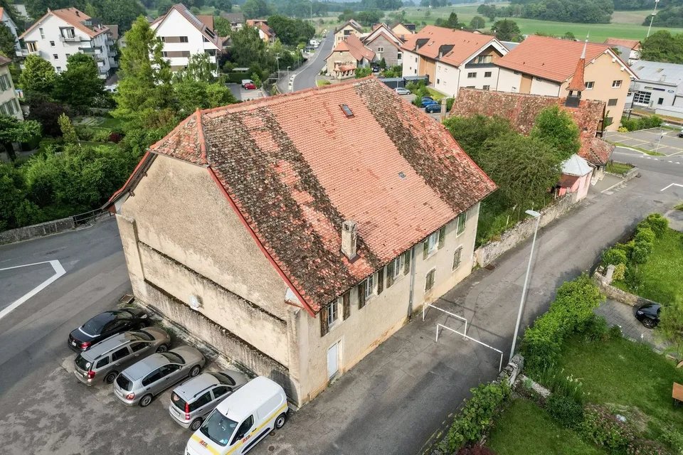 Ensemble von Immobilien zur Renovierung im Herzen von Baulmes, 2'934 m
