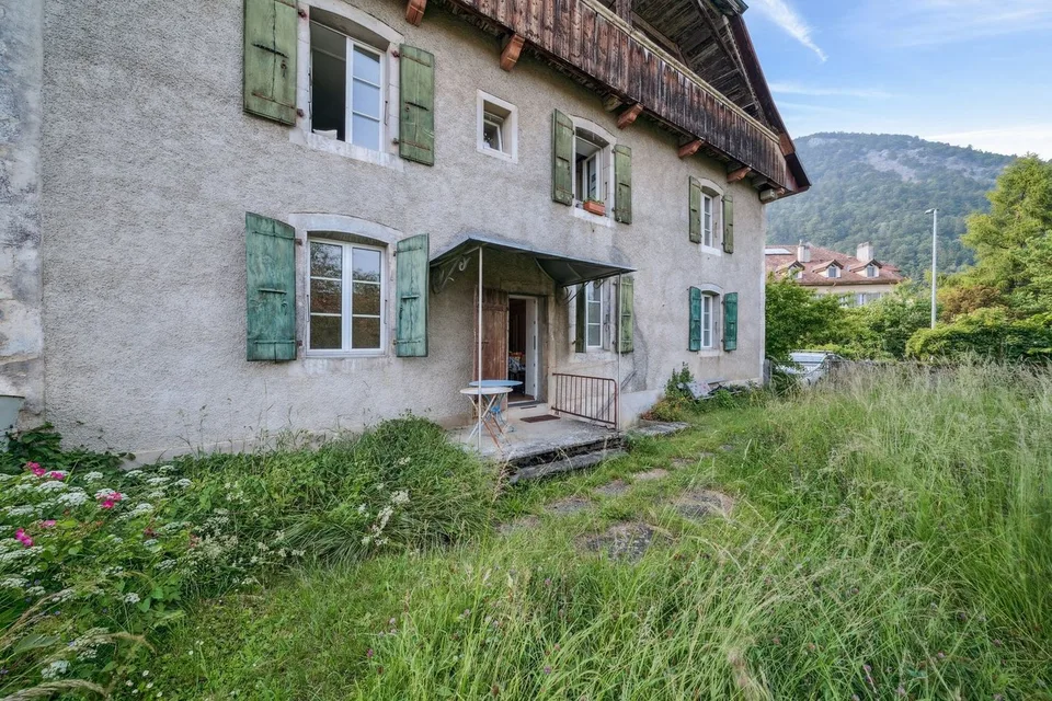 Ensemble von Immobilien zur Renovierung im Herzen von Baulmes, 2'934 m