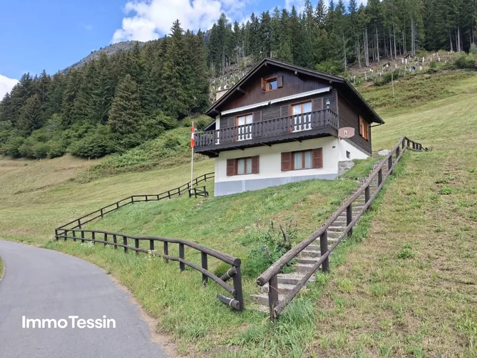 ZWEITWOHNSITZ: Wunderbares Chalet mit edlem Holzwerk und Einliegerwohnung an gut besonnter Alleinlage