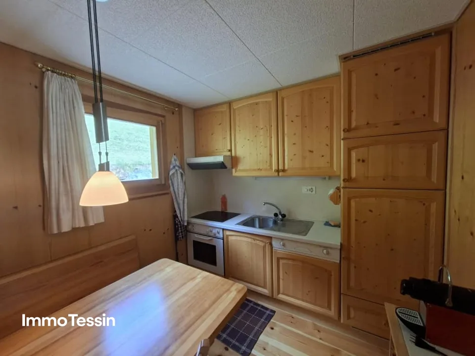 DEUXIÈME RÉSIDENCE : Magnifique chalet avec un travail du bois raffiné et un appartement d'invité dans un emplacement isolé bien ensoleillé – photo 8 sur 13