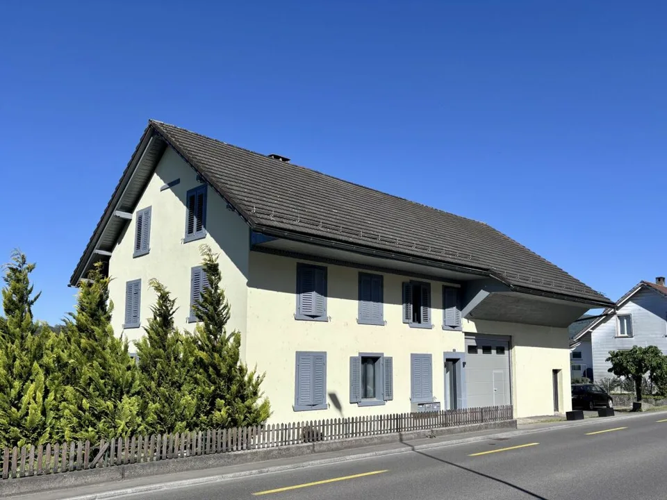 Top Gelegenheit! Komplett saniertes Mehrfamilienhaus mit Baulandreserve