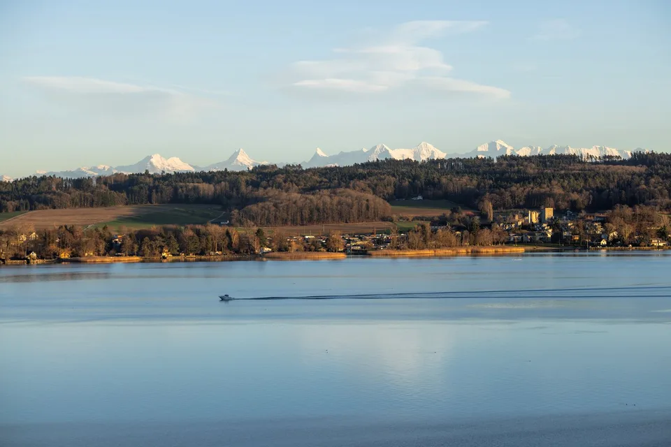 Maison mitoyenne avec vue sur le lac inobstructable – tout sur un niveau