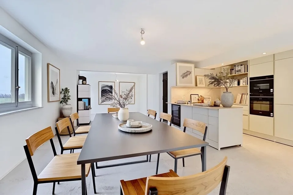 9 Minuten von Echallens entfernt, seltenes und außergewöhnliches Architektenhaus im Le Corbusier-Stil, komplett renoviert, große Volumen, wunderschöner Park