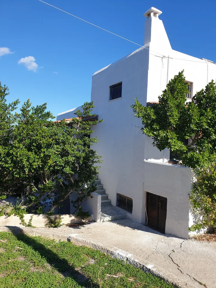 Einfamilienhaus mit atemberaubendem Blick und ruhiger Lage auf der Insel Ägina (Griechenland)