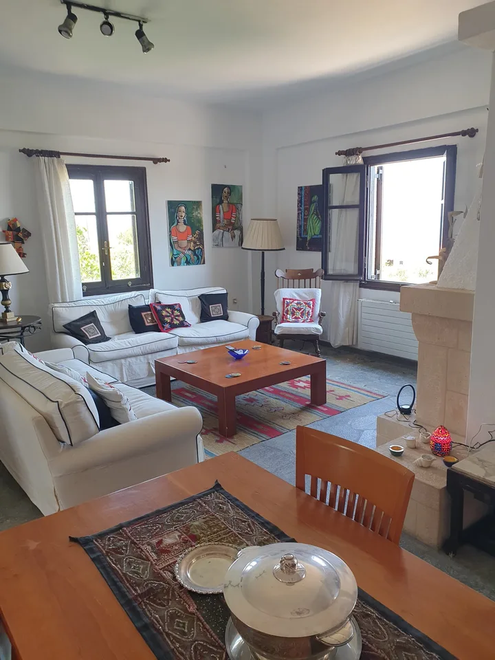 Einfamilienhaus mit atemberaubendem Blick und ruhiger Lage auf der Insel Ägina (Griechenland)