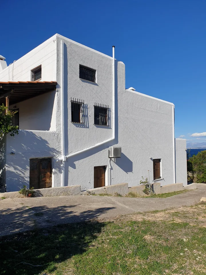 Einfamilienhaus mit atemberaubendem Blick und ruhiger Lage auf der Insel Ägina (Griechenland)