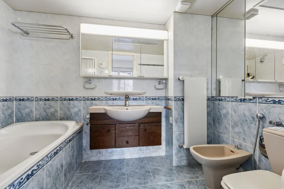 Exklusiv: Wohnung zur Renovierung mit außergewöhnlichem Blick – Foto 9 von 12