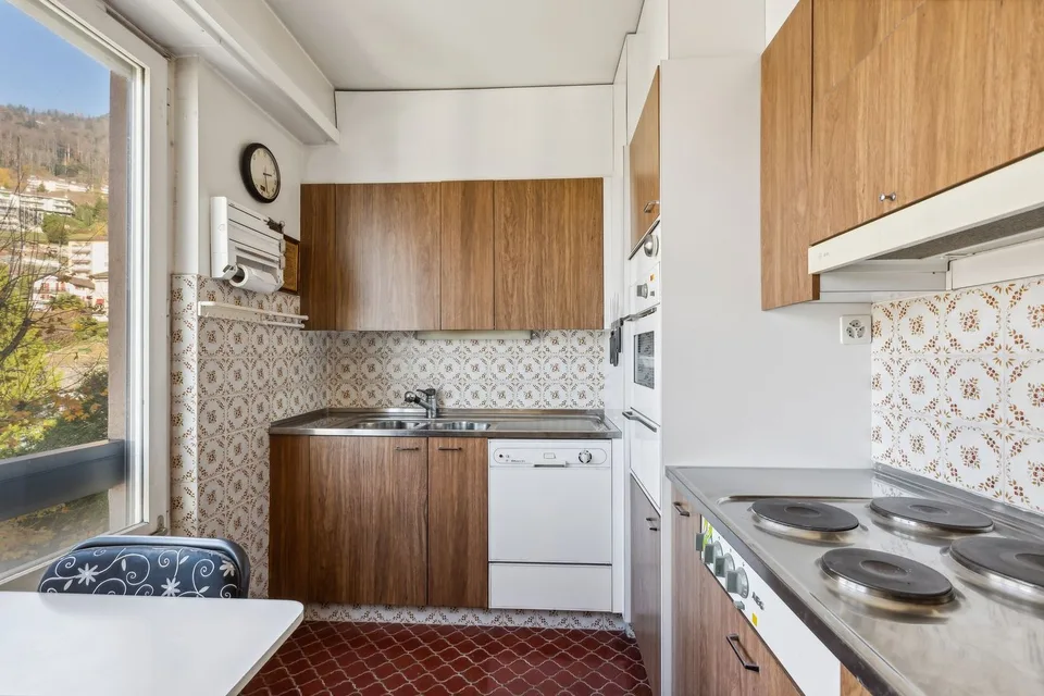 Exklusiv: Wohnung zur Renovierung mit außergewöhnlichem Blick – Foto 8 von 12