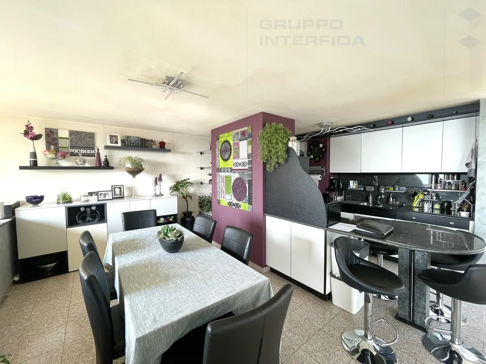 BELLA CASA CON AMPIE TERRAZZE E VISTA APERTA