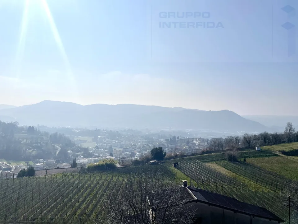 BELLA CASA CON AMPIE TERRAZZE E VISTA APERTA – Foto 11 von 11