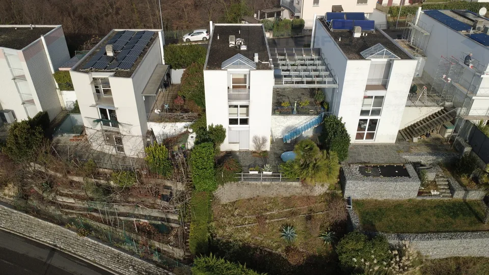 BELLA CASA CON AMPIE TERRAZZE E VISTA APERTA