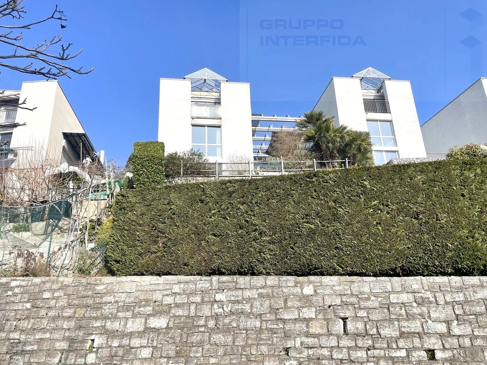 BELLA CASA CON AMPIE TERRAZZE E VISTA APERTA