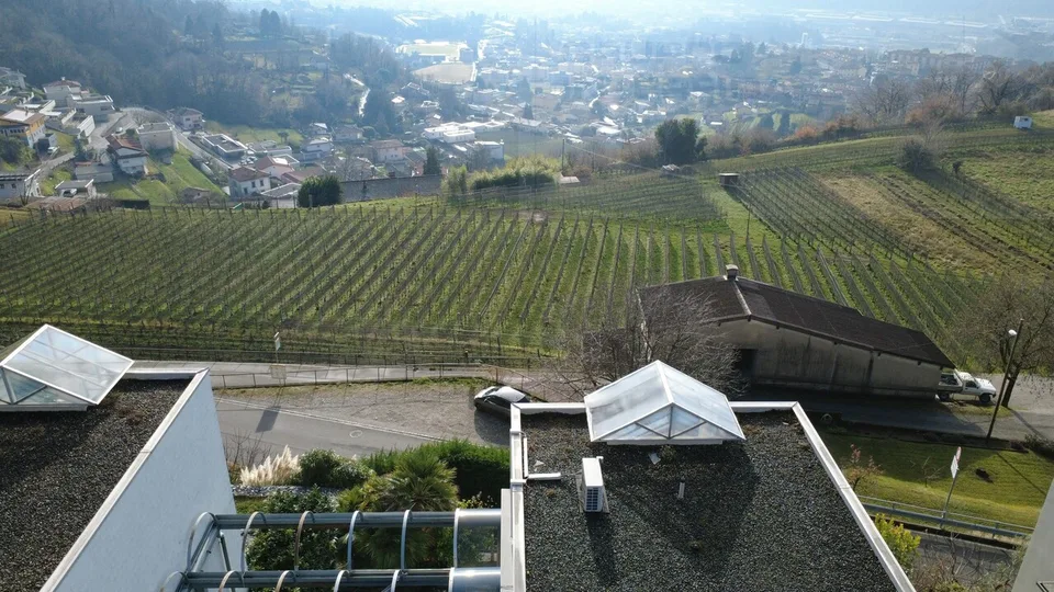 BELLA CASA CON AMPIE TERRAZZE E VISTA APERTA